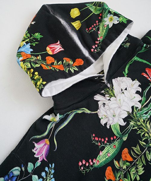 AHCAHCUMあちゃちゅむお花体パーカー（クロ）01-231-0701