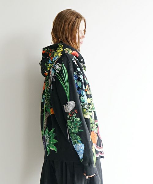 AHCAHCUMあちゃちゅむお花体ジップパーカー（クロ）01-231-0702