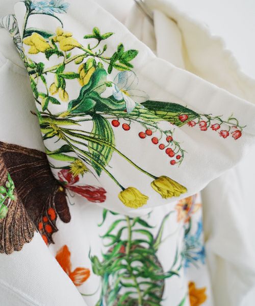 AHCAHCUMあちゃちゅむお花の体ジップパーカー（シロ）