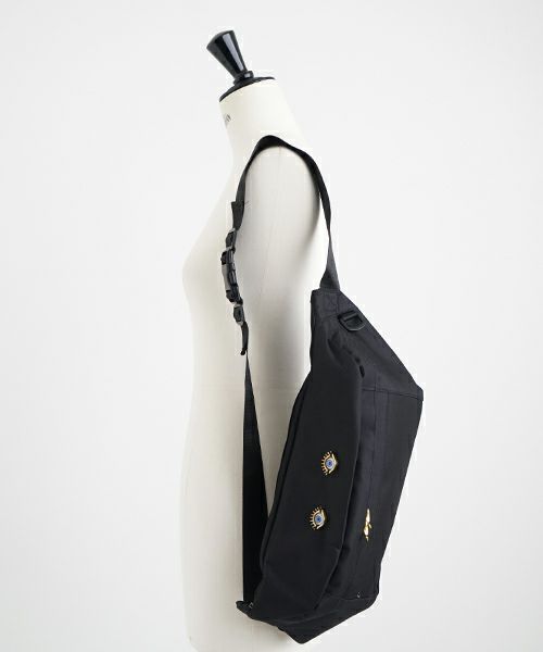 AHCAHCUM あちゃちゅむお目目BODY BAG（クロ）