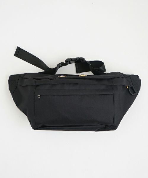 AHCAHCUM あちゃちゅむ お目目BODY BAG（クロ）