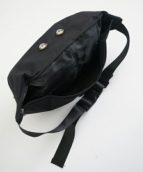 AHCAHCUM あちゃちゅむ お目目BODY BAG（クロ）