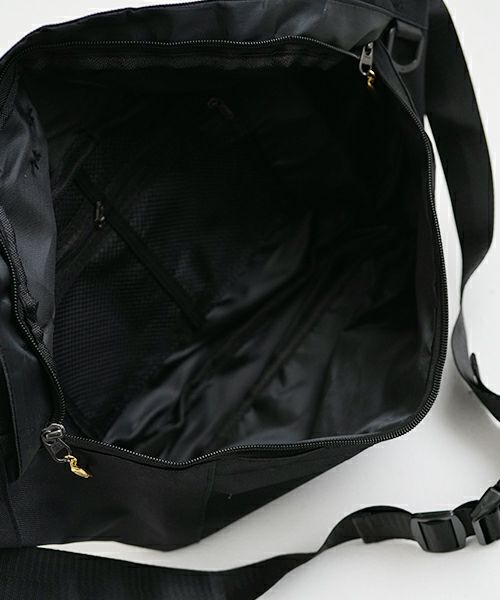 AHCAHCUM あちゃちゅむお目目BODY BAG（クロ）