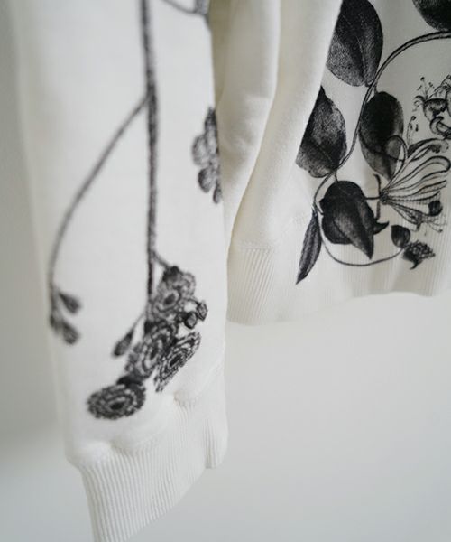 AHCAHCUMあちゃちゅむお花の体ジップパーカー（モノクロ）