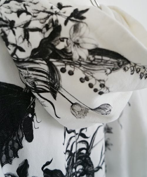 AHCAHCUMあちゃちゅむお花の体ジップパーカー（モノクロ）