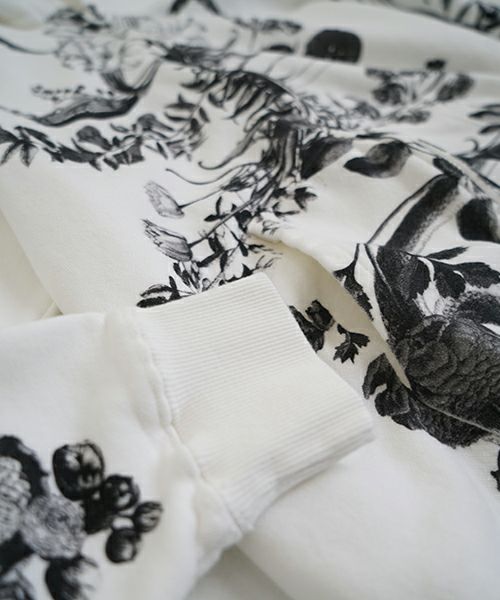 AHCAHCUMあちゃちゅむお花の体ジップパーカー（モノクロ）