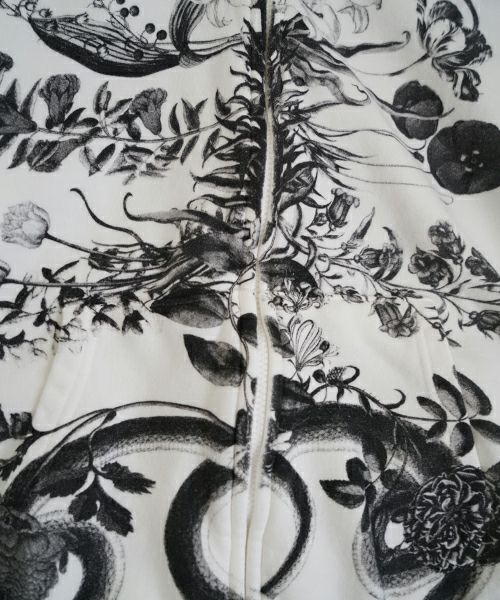 AHCAHCUMあちゃちゅむお花の体ジップパーカー（モノクロ）