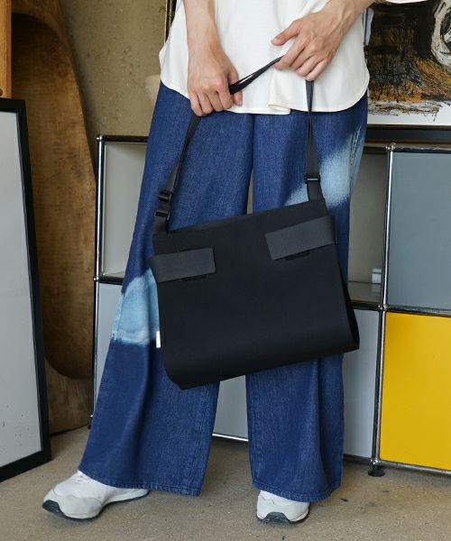 macromauro  マクロマウロ WRAP BAG SHOULDER CANVAS M(BLACK)