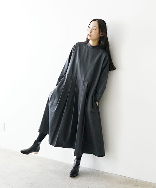 Mochi モチ hight neck tuck dress[ma20-op-01/graphite