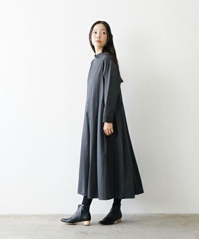 Mochi<br>モチ<br>【standard】hight neck tuck dress<br>[ma20-op-01/graphite]<br>ハイネックタックワンピース