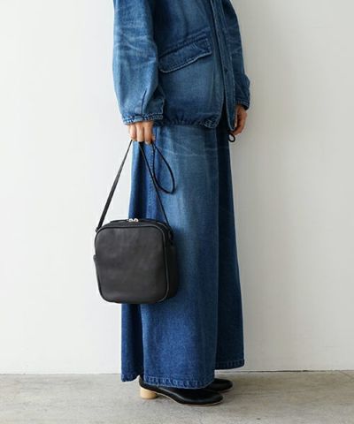 Mochi<br>モチ<br>box shoulder bag[black/ma-pro-27]<br>鹿革 ボックスショルダーバッグ