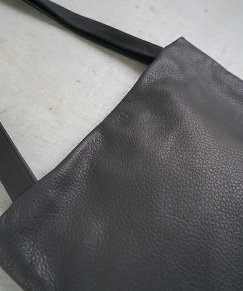 VU PRODUCT ヴウプロダクト 鹿革ショルダートート BLACK｜軽量ディア