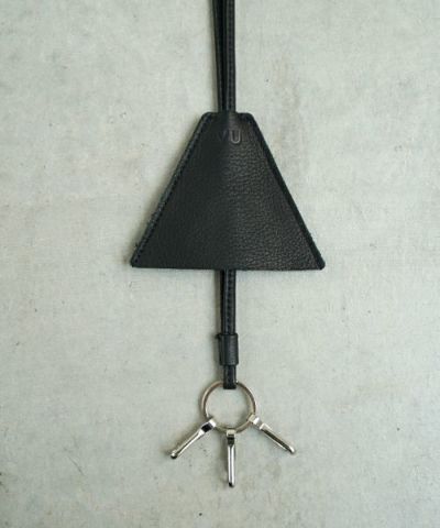 VU PRODUCT<br>ヴウプロダクト<br>triangle  neck key holder [BLACK]  vu-product-B17T<br>三角ルキーホルダー