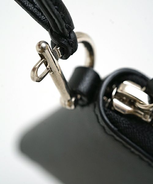 ED ROBERT JUDSONエド ロバート ジャドソンkarabiner strap round zip purse 05.BLACK