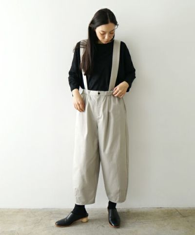 Mochi<br>モチ<br>suspenders cropped pants [chalk]<br>サスペンダークロップドパンツ