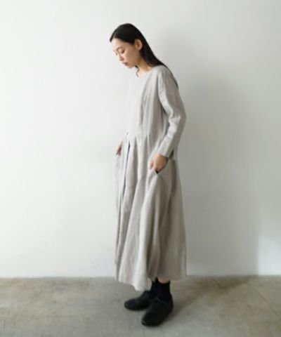Mochi<br>モチ<br>tuck dress [sand]<br>フレンチリネンタックドレス