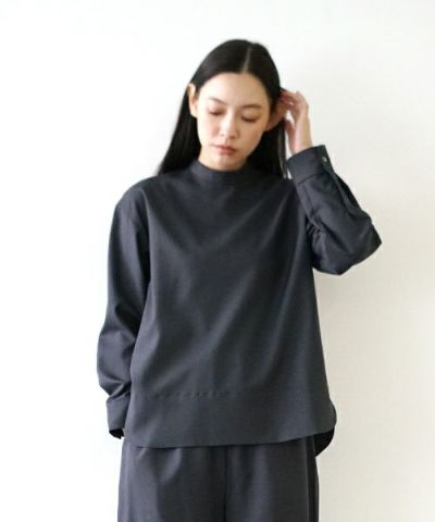 Mochi<br>モチ<br>【standard】petit high necked shirt [dark moss grey]<br>ハイネックシャツ