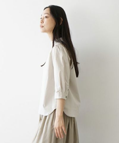 Mochi<br>モチ<br>【standard】mock neck blouse [sand beige]<br>モックネックブラウス