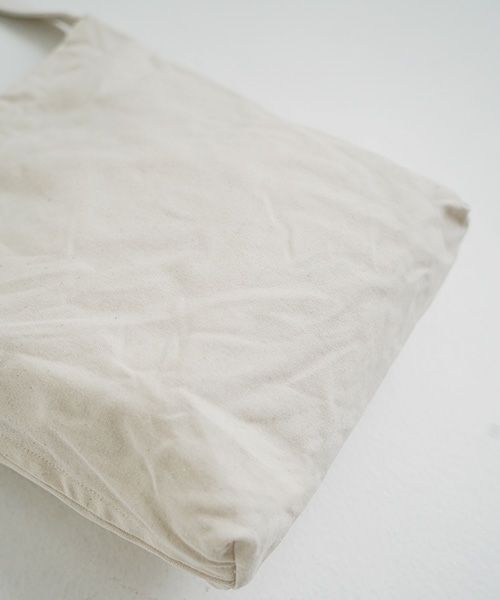 YOKO SAKAMOTO ヨーコサカモトRESEARCHER BAG MEDIUM[ECRU/YS-RE-BAG-M] ショルダーバッグ