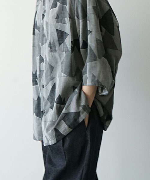 VUヴウgeometric open collar shirt [WHITE×BLACK］幾何学開襟シャツ vu-sht-005