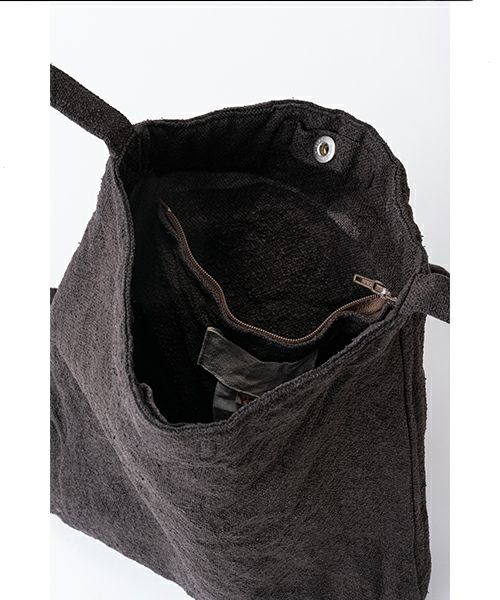 YOKO SAKAMOTOヨーコサカモトRESEARCHER BAG MEDIUM[SUMI INK/YS-RE-BAG-M] ショルダーバッグ