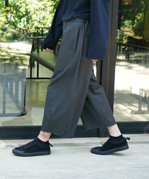 VU / ヴウtuck wide cropped pants finx cotton [GRAPHITE] vu-pnt-012
