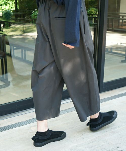 VU / ヴウtuck wide cropped pants finx cotton [GRAPHITE] vu-pnt-012