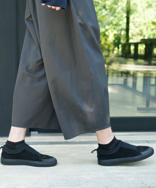 VU / ヴウtuck wide cropped pants finx cotton [GRAPHITE] vu-pnt-012