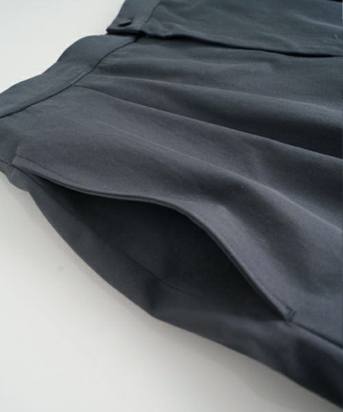 VU / ヴウtuck wide cropped pants finx cotton [GRAPHITE] vu-pnt-012