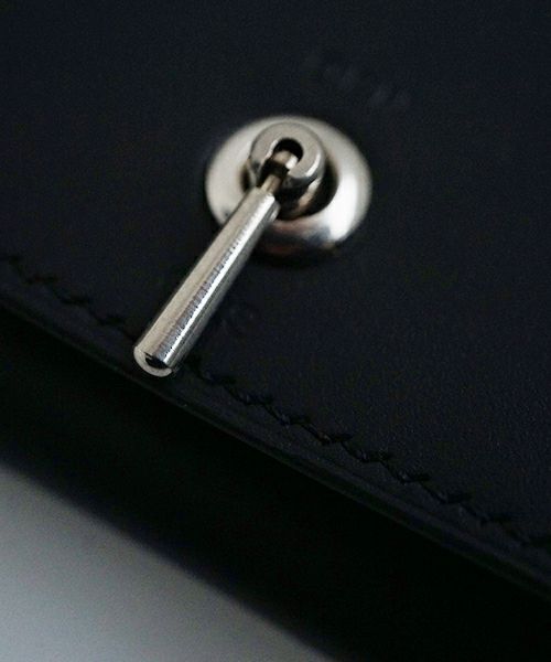 ED ROBERT JUDSON SWITCH コイン＆カードケース（ブラック）のスイッチ部分